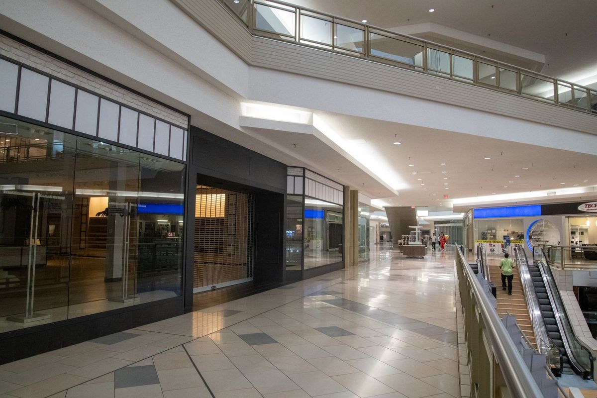 Mall Hoarding Banner / Sticker – image 3